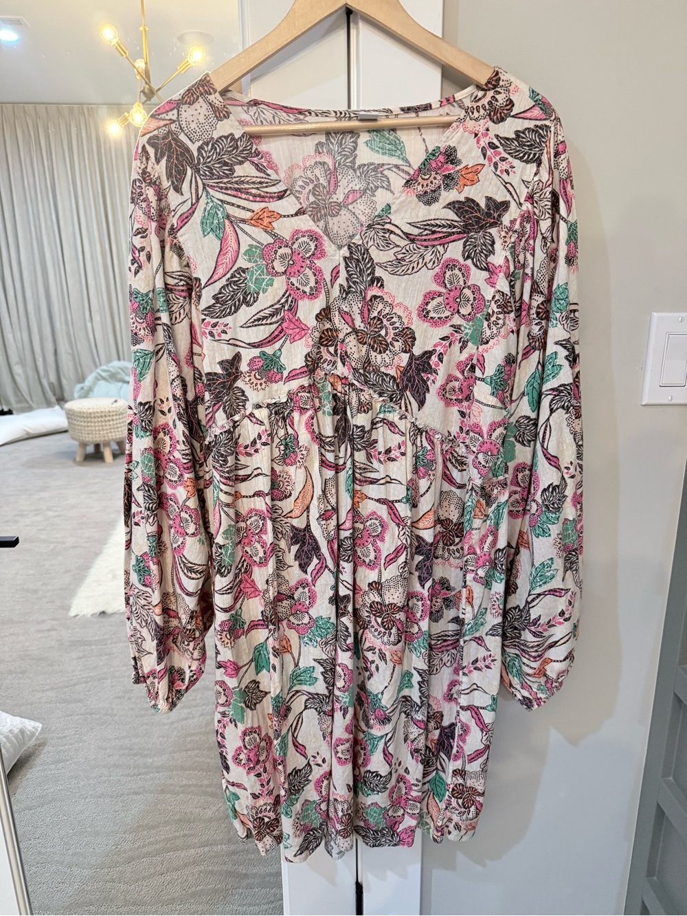 Old Navy Floral Boho V-Neck Tiered Dress in Cream with Pink & Green Size Large